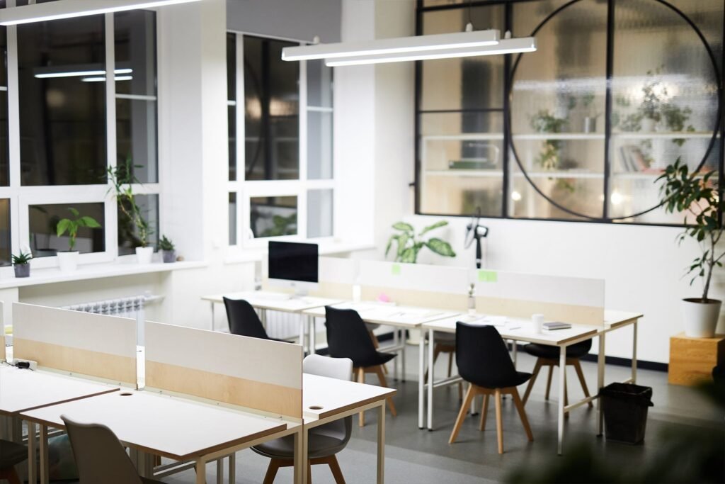 modern-office-interior-H47XCRZ.jpg